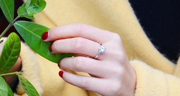 女生戴戒指的含义有哪些？什么情况下戒指可以作为礼物？