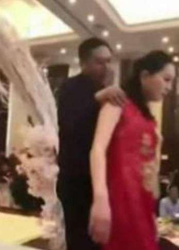 婚礼上公公醉酒当场亲新娘后续(婚礼现场亲吻儿媳妇后续)图8