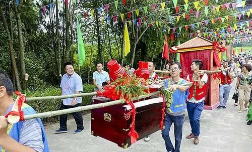 60年代结婚用什么交通工具,广东80年代农村用自行车接亲图3